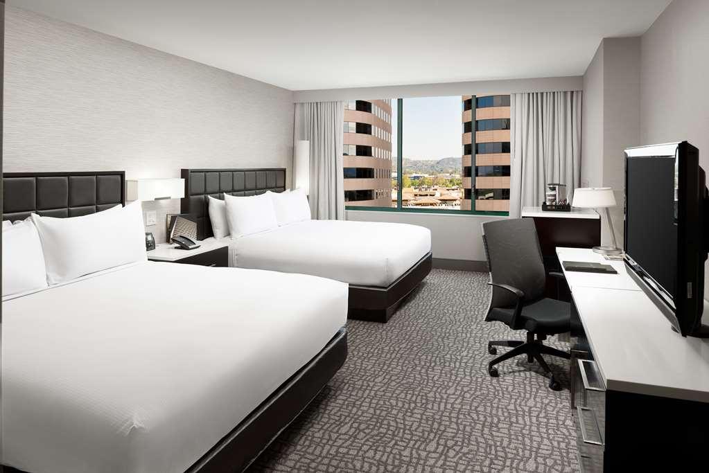 Hilton Woodland Hills/ Los Angeles Room photo