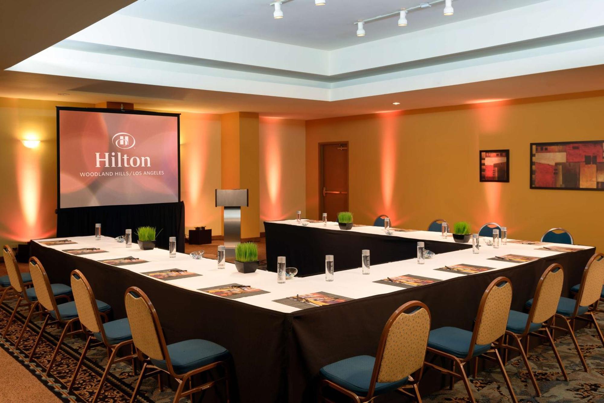 Hilton Woodland Hills/ Los Angeles Exterior photo